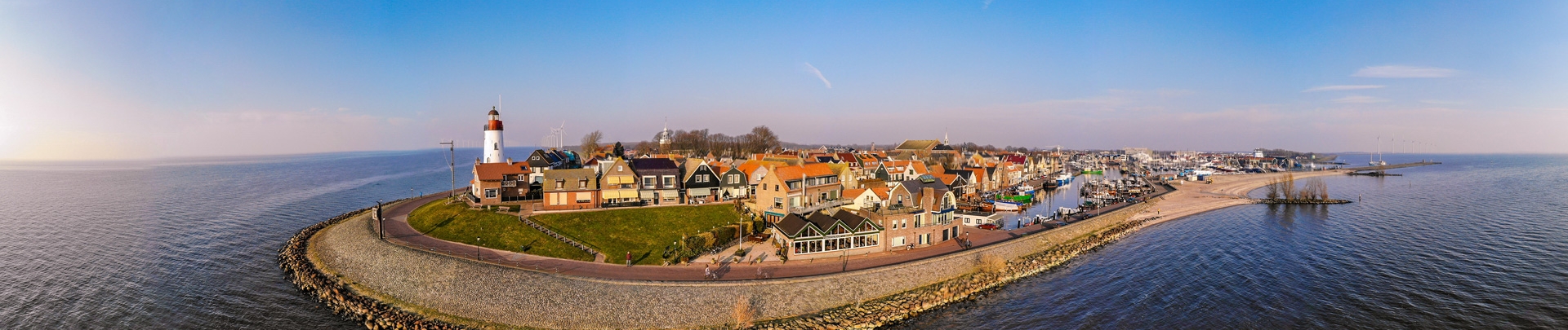 Urk bij zonsondergang